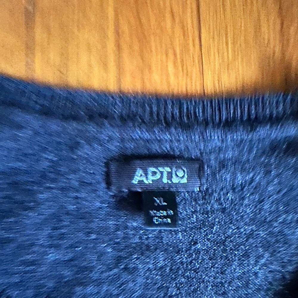 Apt 9 Gray & Black Argyle Merino Wool Blend V-Neck Sweater, Size XL - Picture 4 of 7